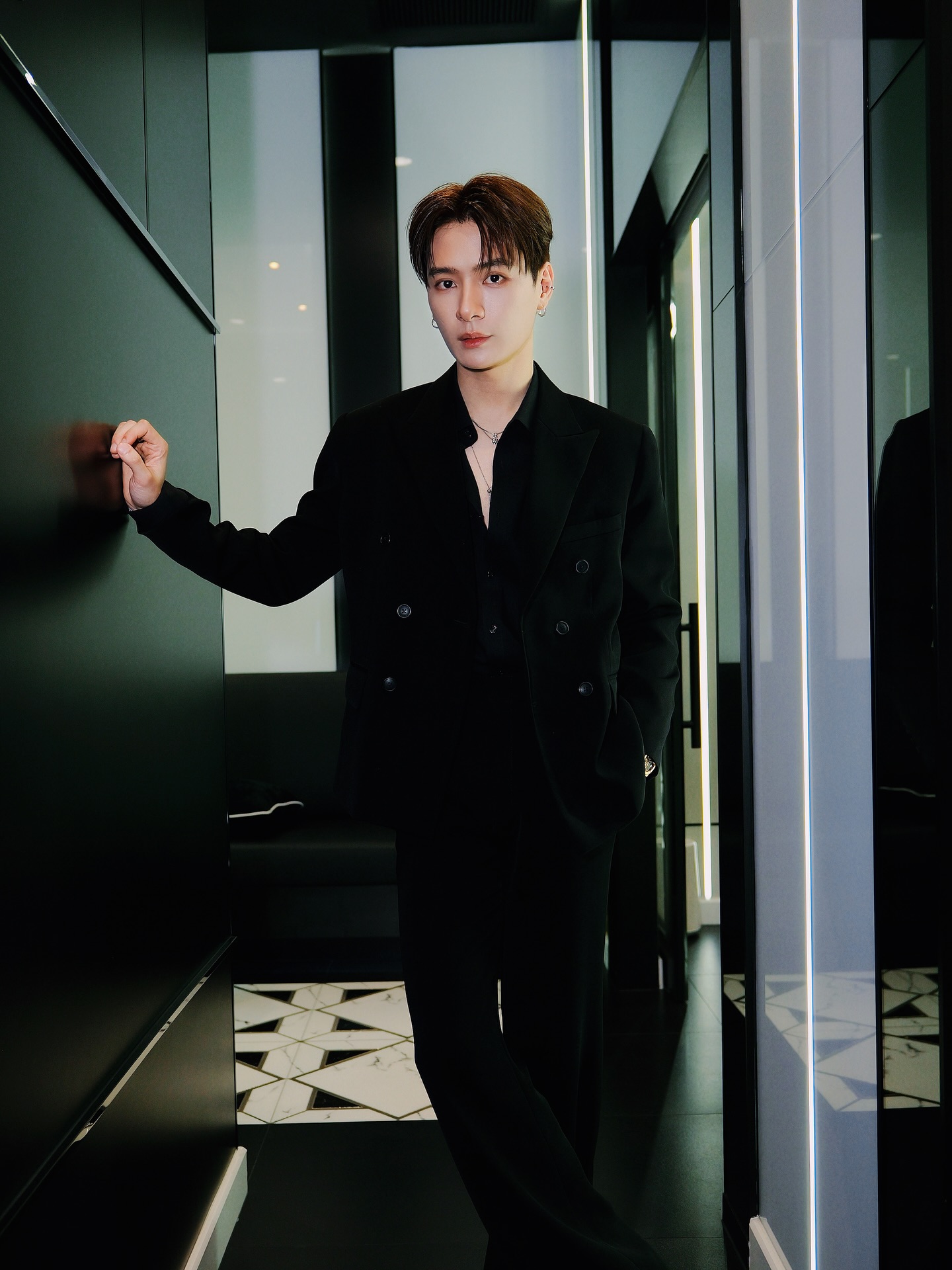 คริส - พีรวัส แสงโพธิรัตน์