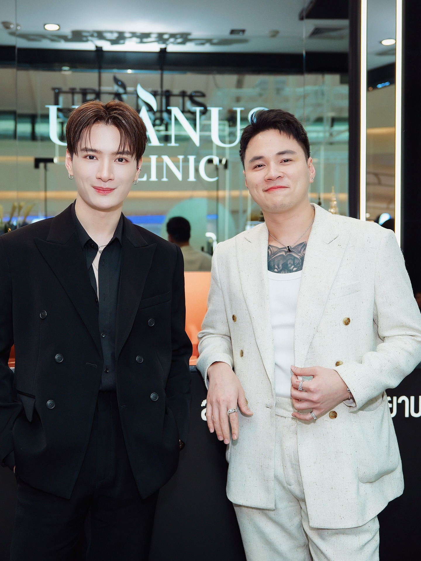 คริส - พีรวัส แสงโพธิรัตน์