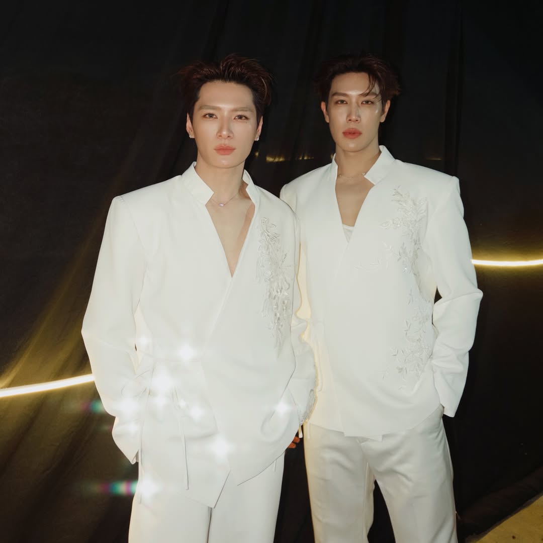 คริส - พีรวัส แสงโพธิรัตน์
