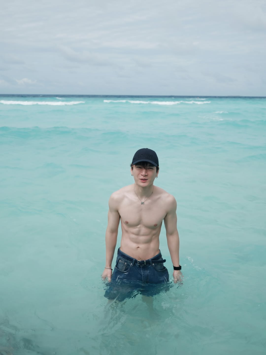 คริส - พีรวัส แสงโพธิรัตน์