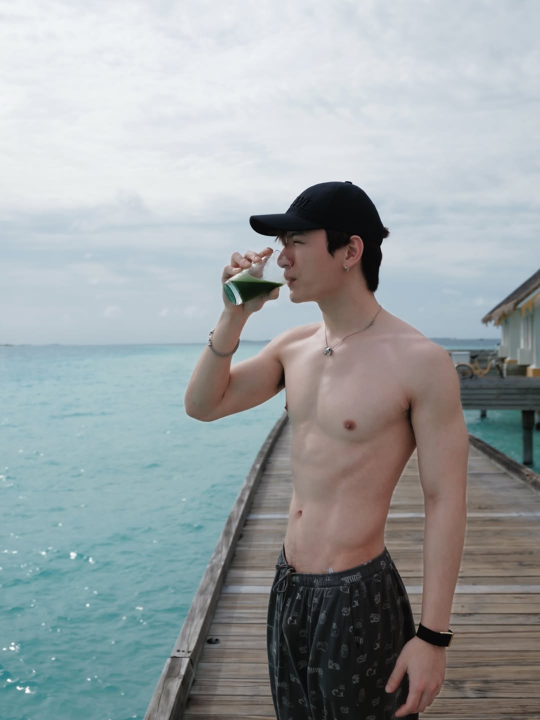 คริส - พีรวัส แสงโพธิรัตน์