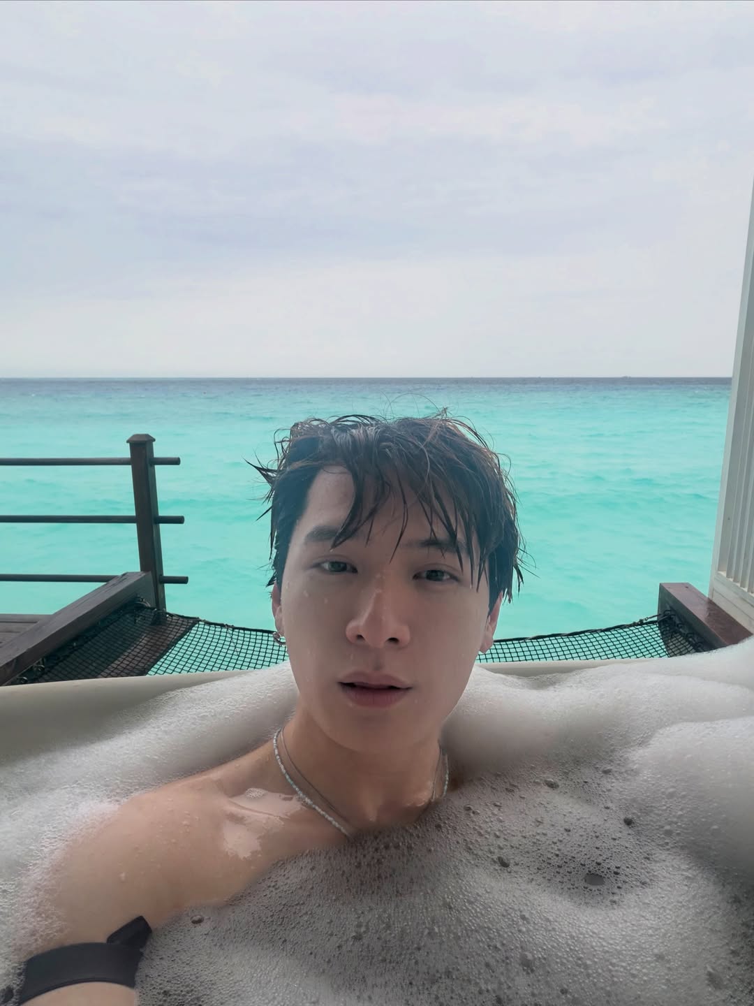 คริส - พีรวัส แสงโพธิรัตน์