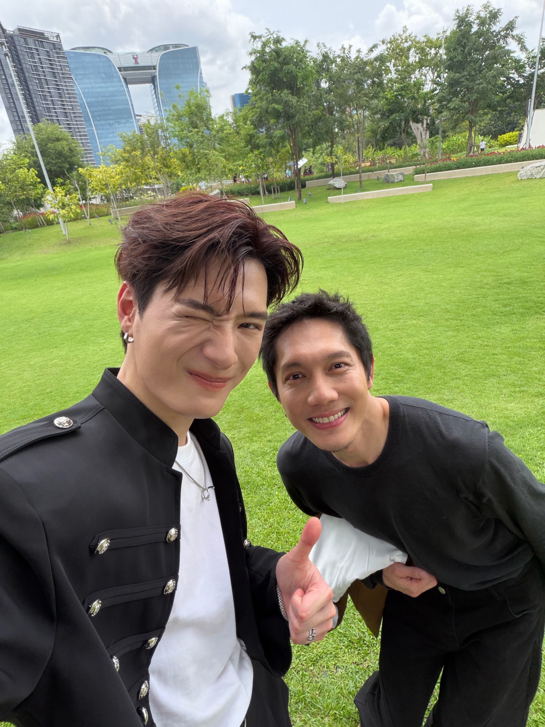 คริส - พีรวัส แสงโพธิรัตน์