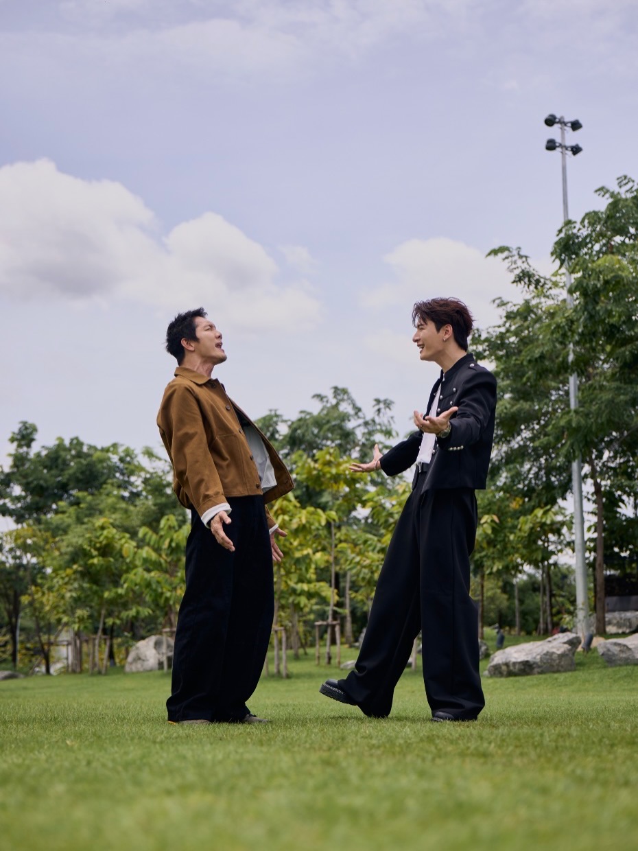 คริส - พีรวัส แสงโพธิรัตน์