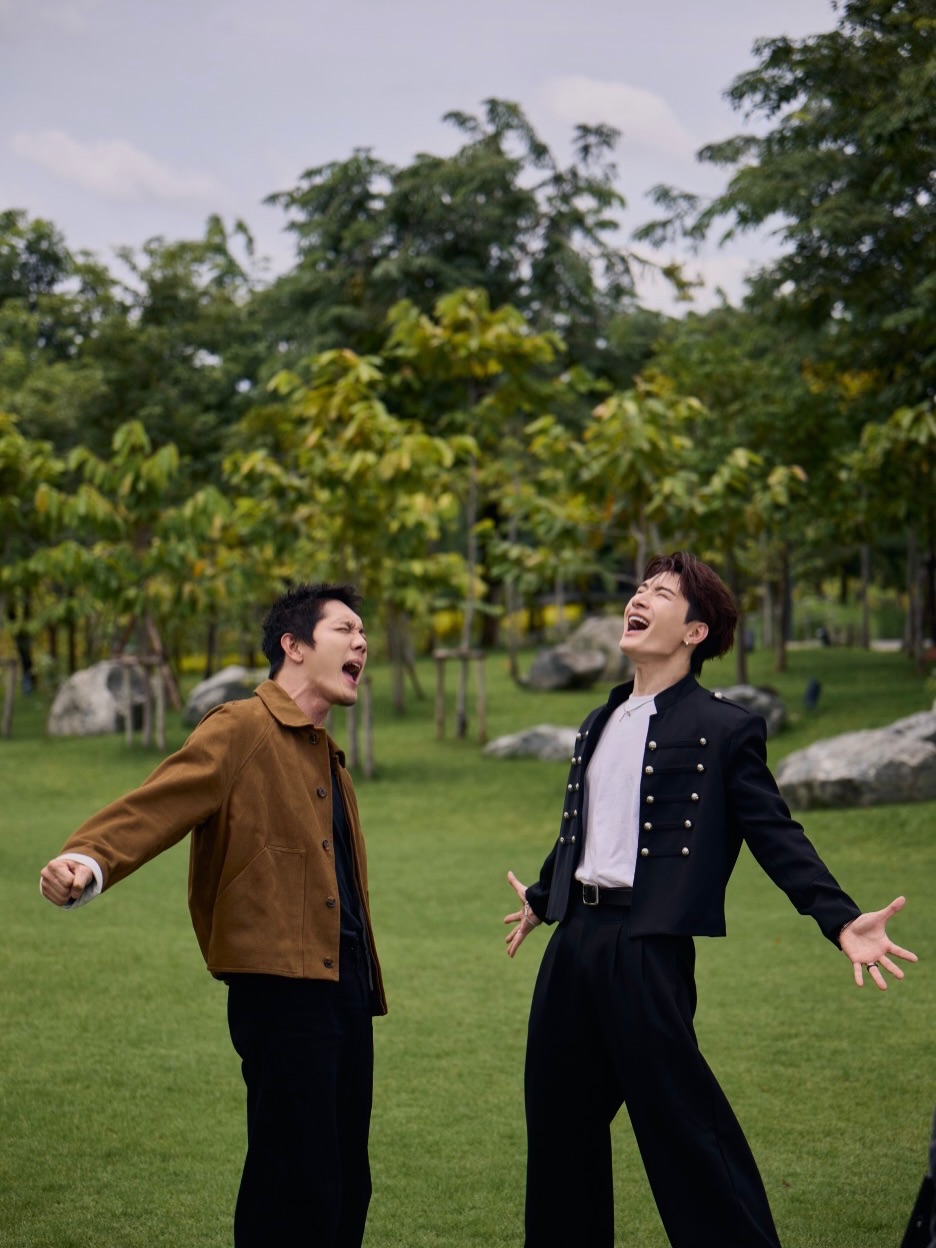 คริส - พีรวัส แสงโพธิรัตน์