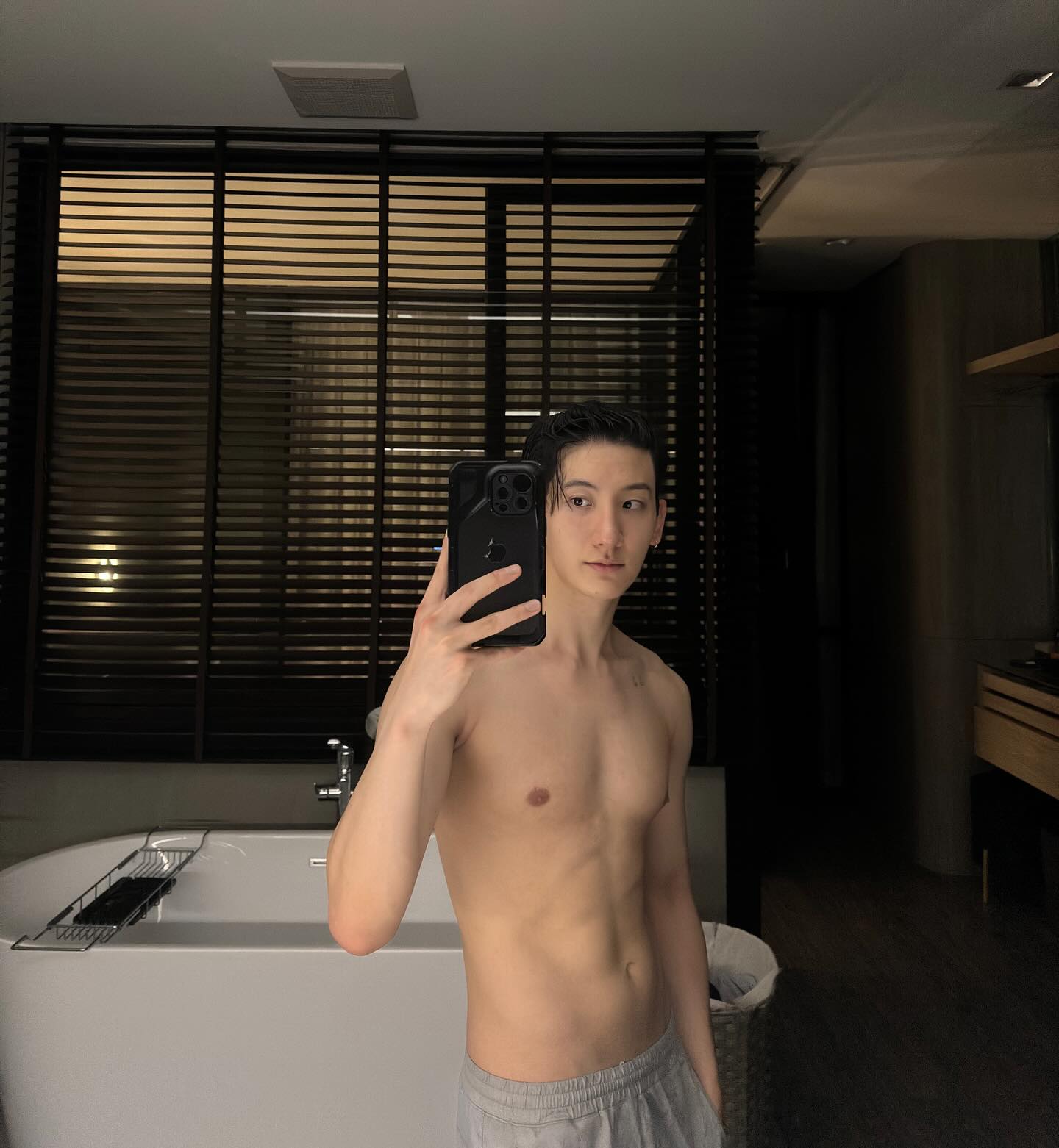 ท็อปแท็ป - จิรกิตติ์ คูอาริยะกุล