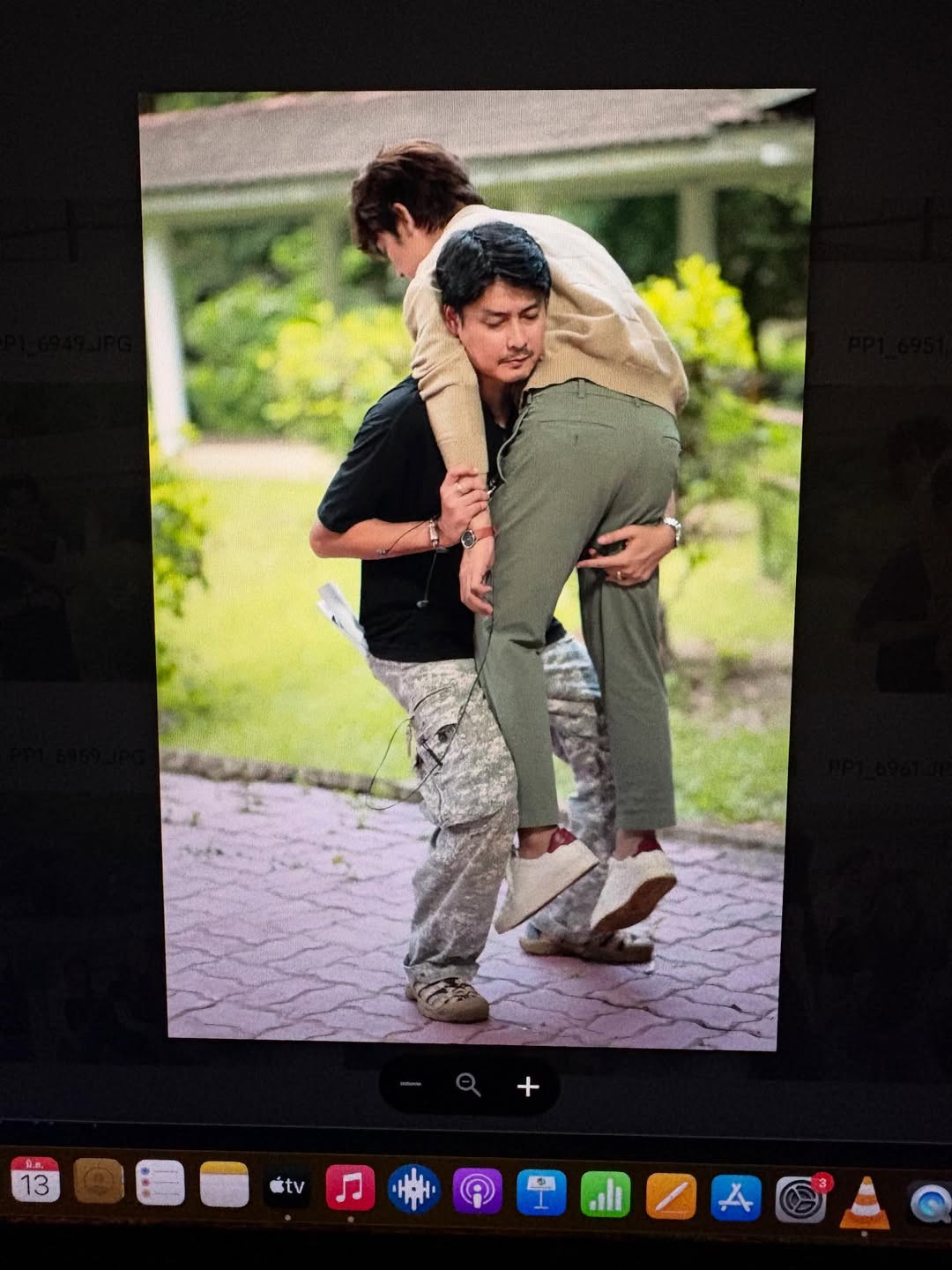 เขตต์ ฐานทัพ
