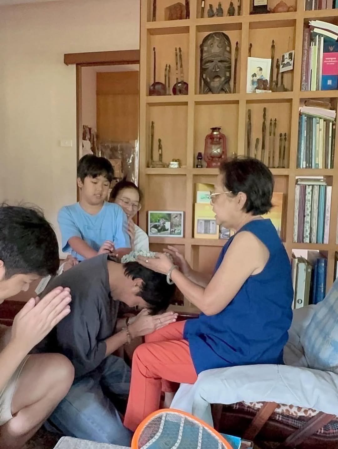 เขตต์ ฐานทัพ