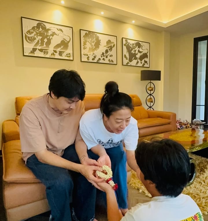 เขตต์ ฐานทัพ