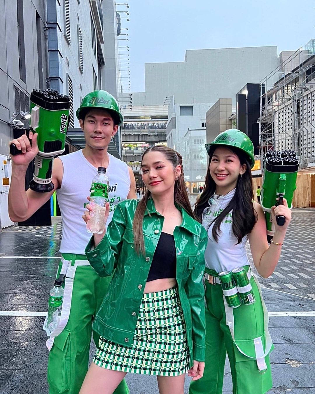 วี - วิโอเลต วอเทียร์
