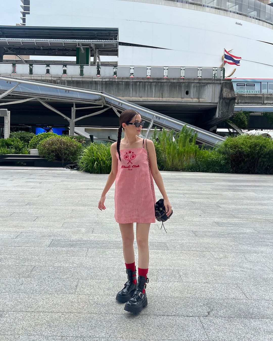 วี - วิโอเลต วอเทียร์
