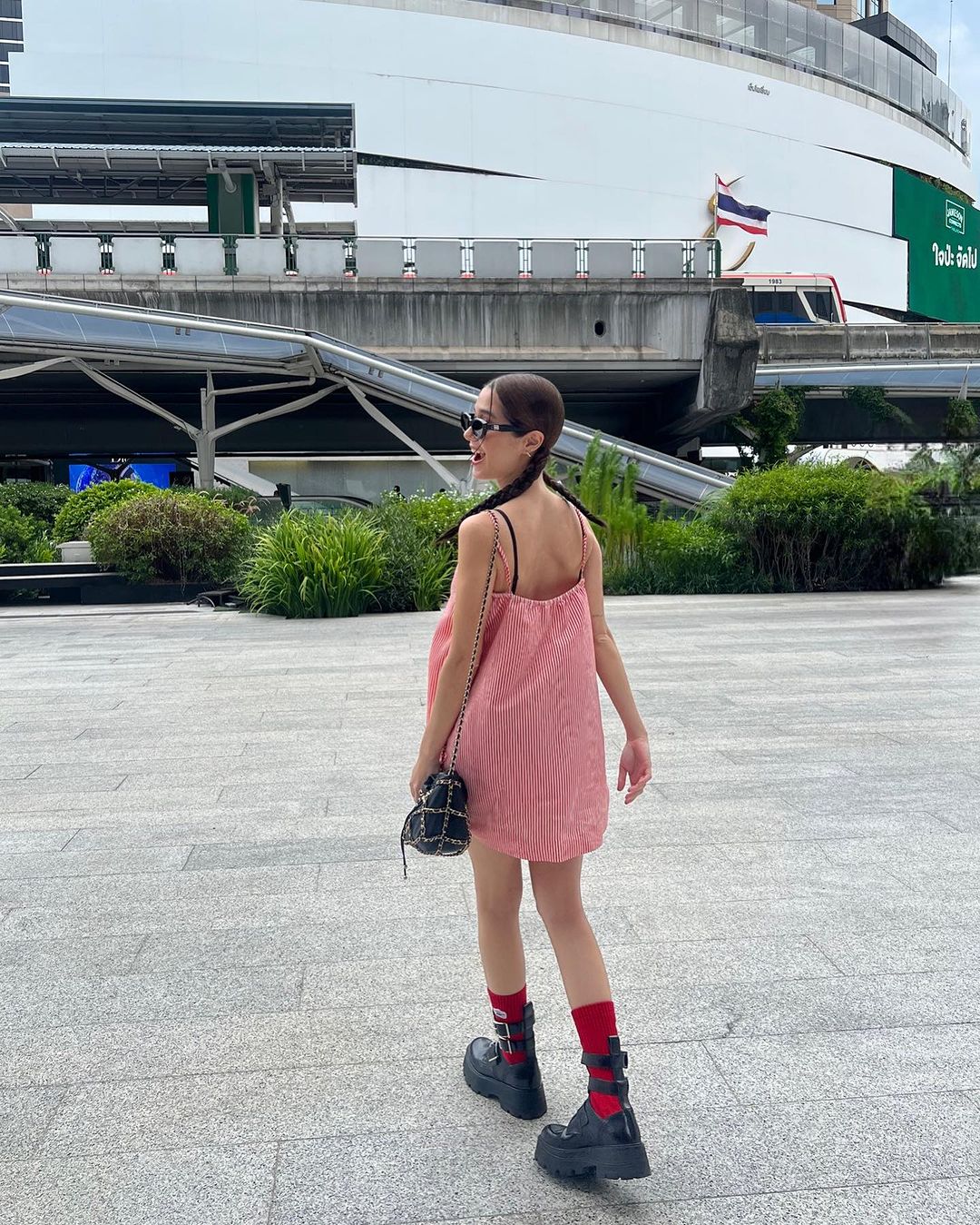 วี - วิโอเลต วอเทียร์