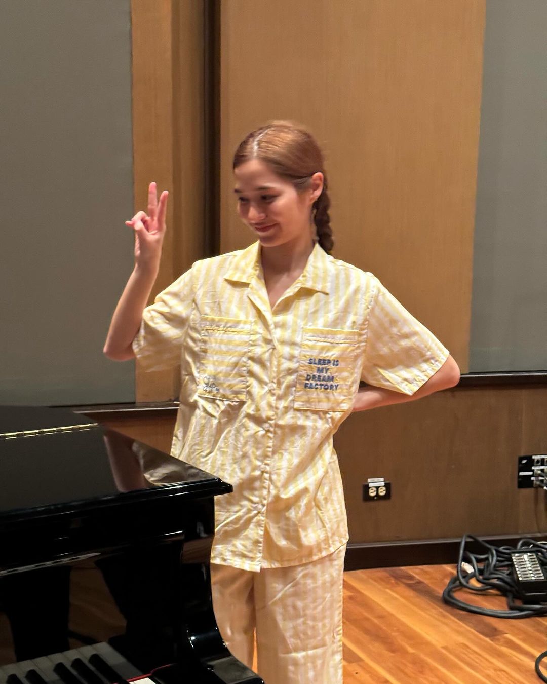 วี - วิโอเลต วอเทียร์