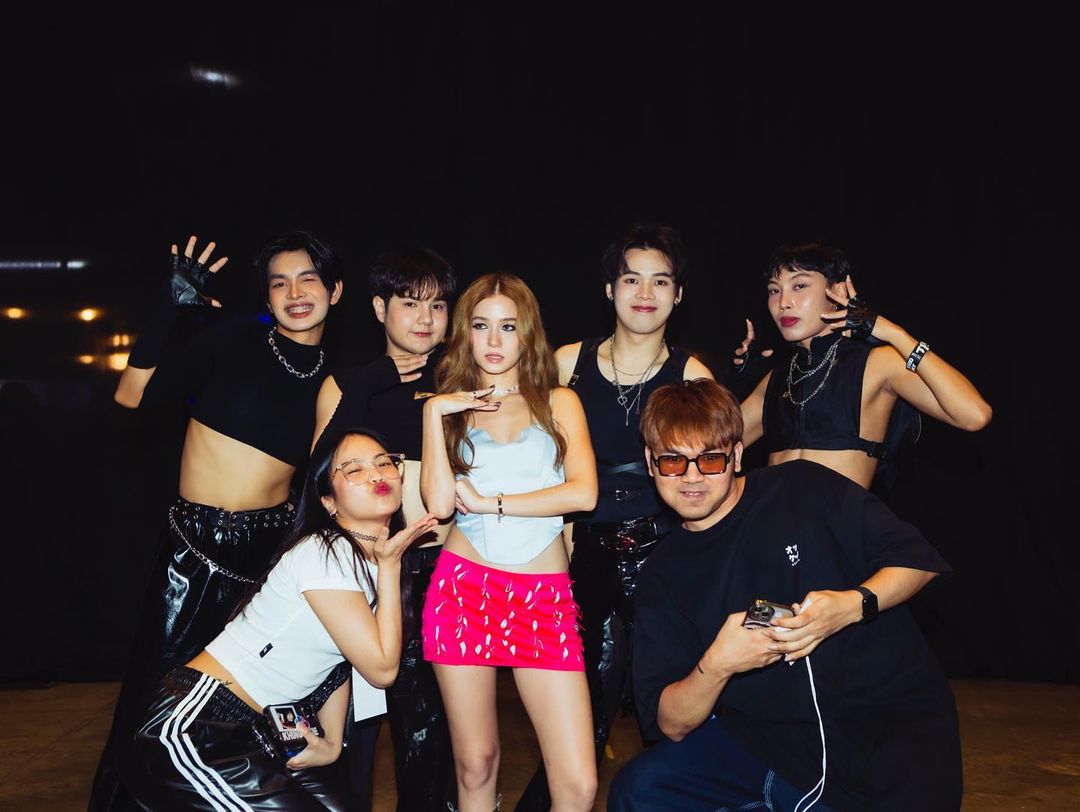 วี - วิโอเลต วอเทียร์