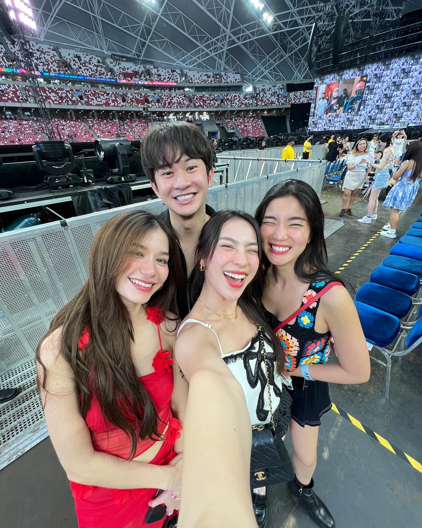 วี - วิโอเลต วอเทียร์