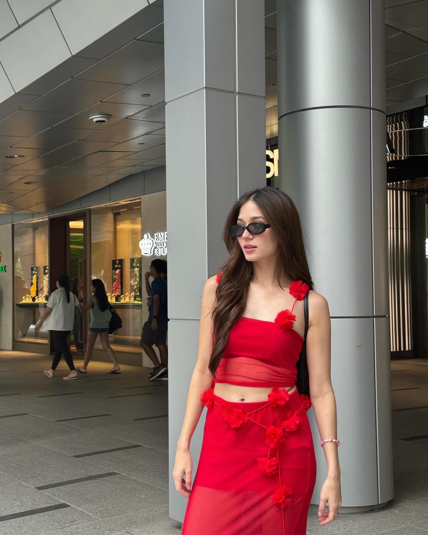วี - วิโอเลต วอเทียร์