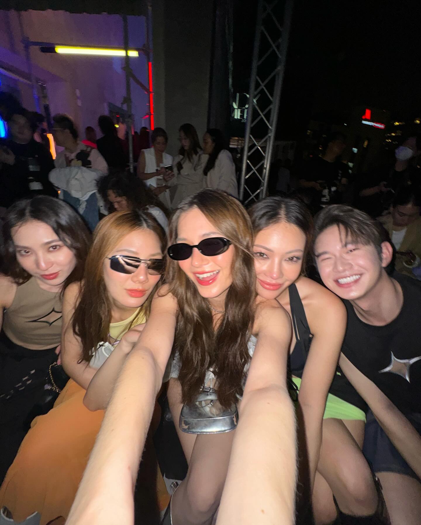 วี - วิโอเลต วอเทียร์