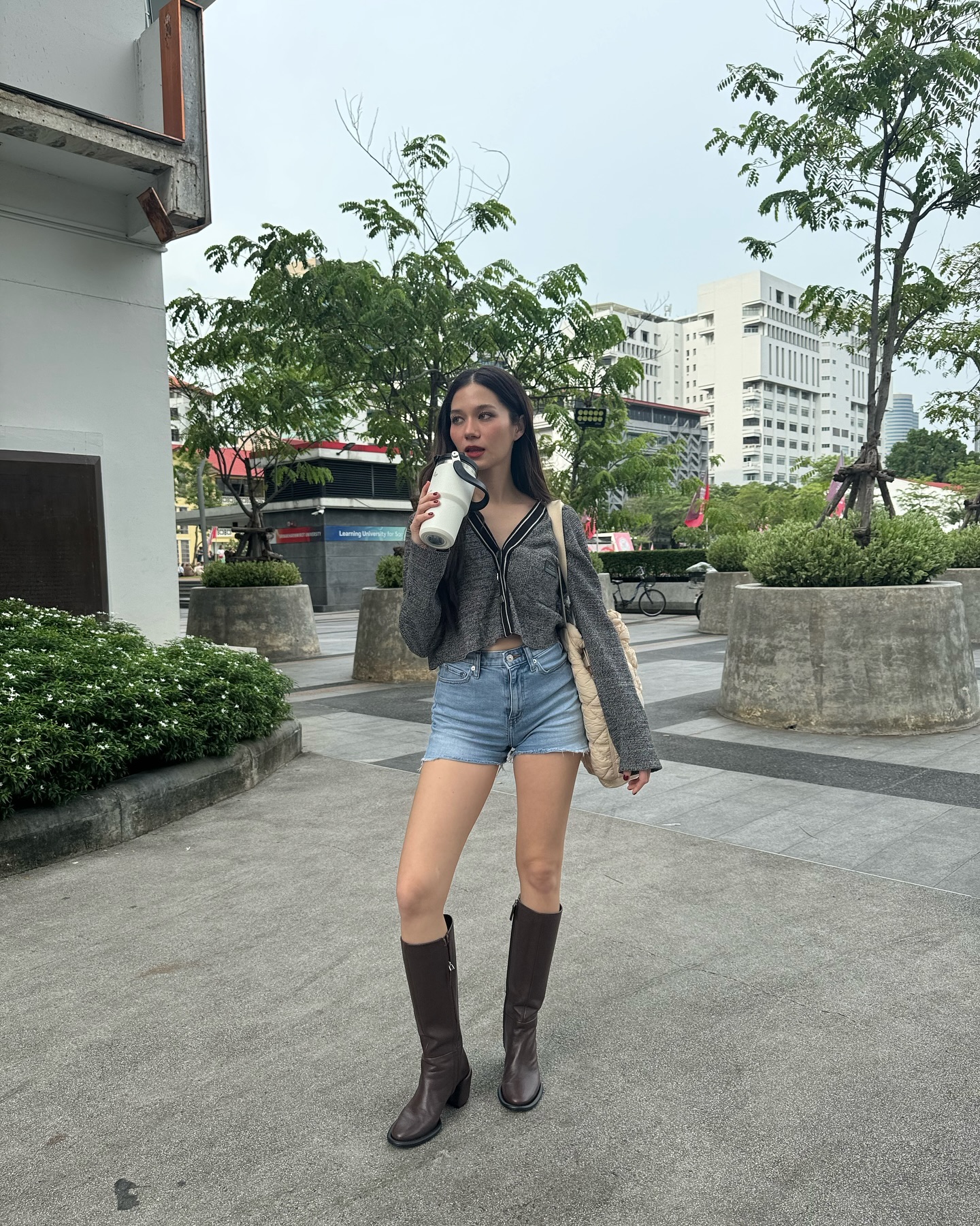 วี - วิโอเลต วอเทียร์