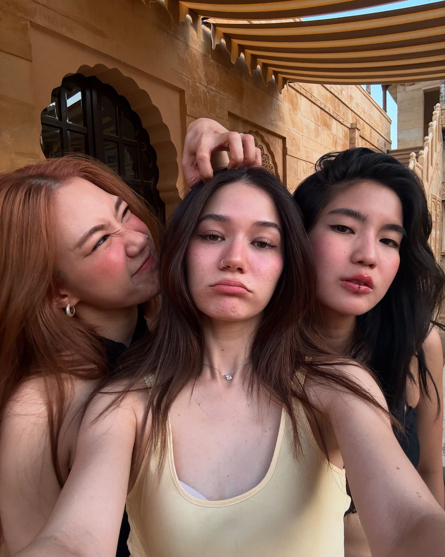 วี - วิโอเลต วอเทียร์