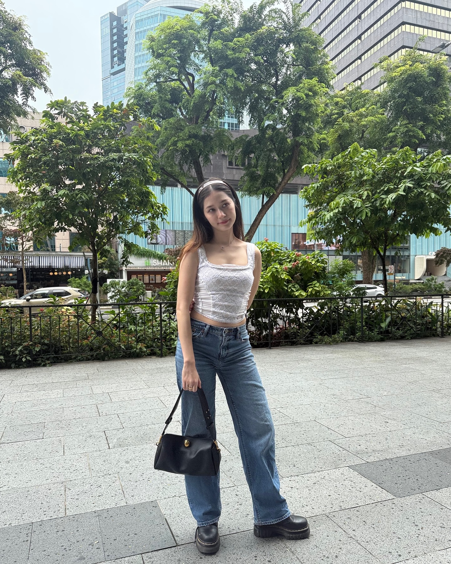 วี - วิโอเลต วอเทียร์