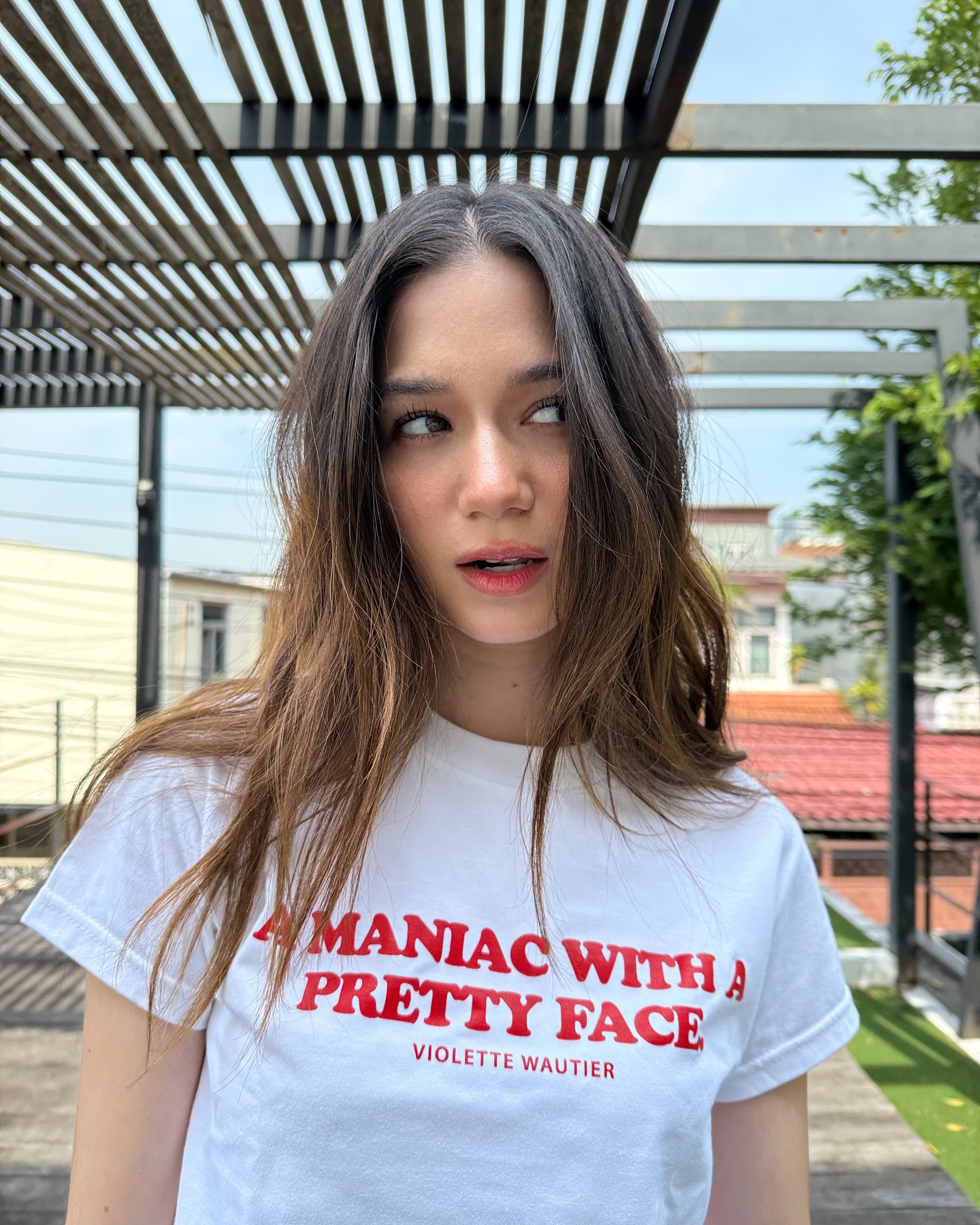 วี - วิโอเลต วอเทียร์