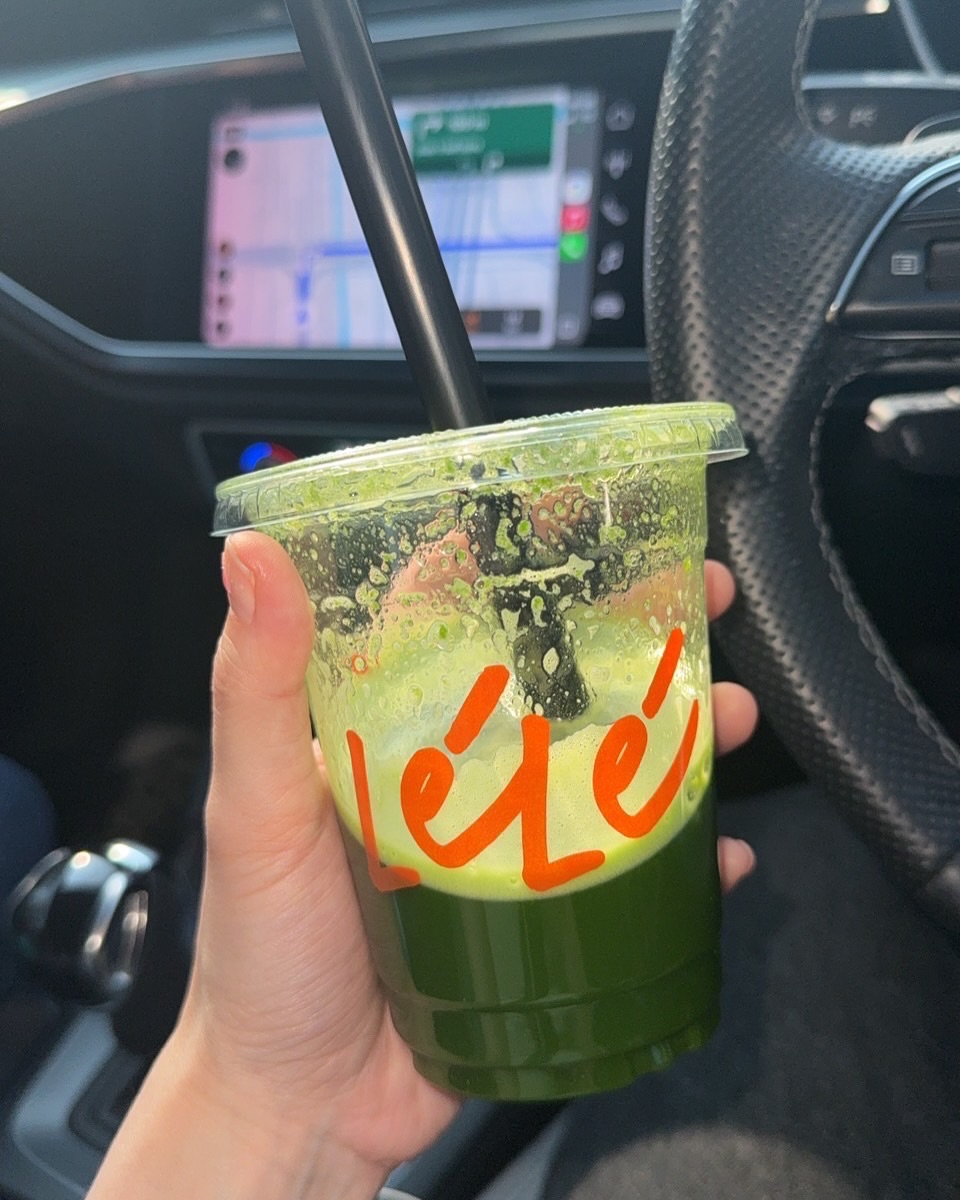 วี - วิโอเลต วอเทียร์