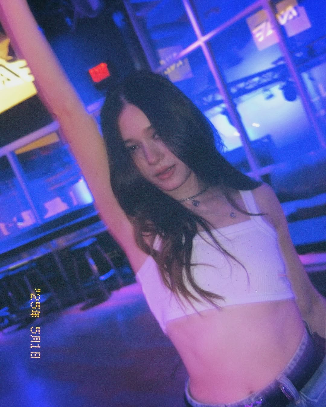 วี - วิโอเลต วอเทียร์