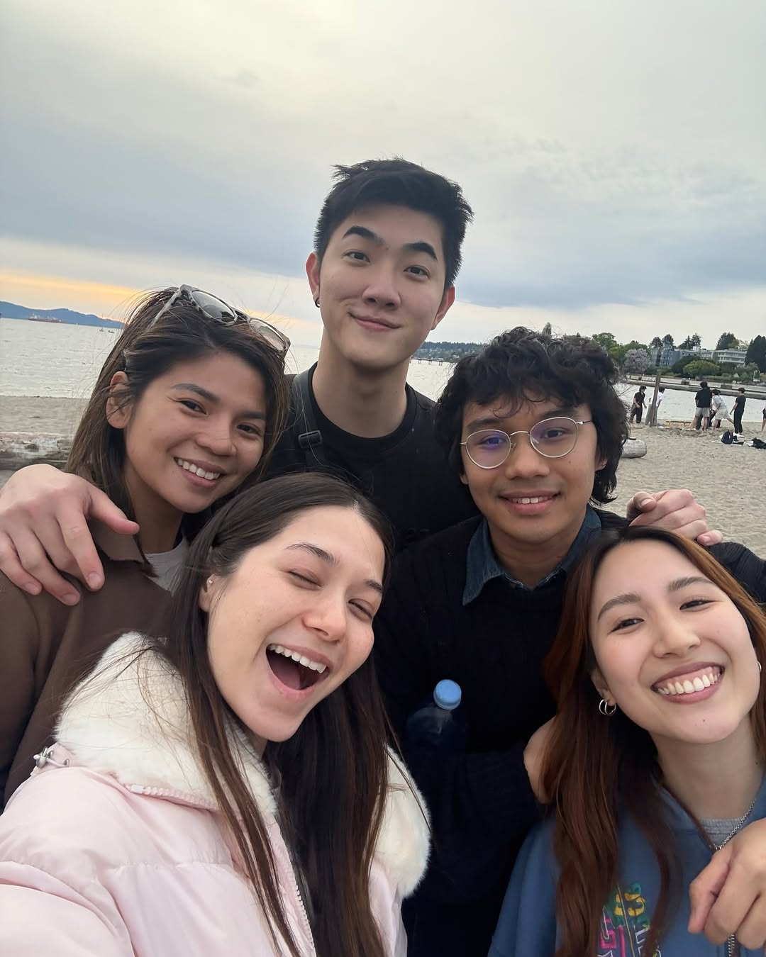 วี - วิโอเลต วอเทียร์