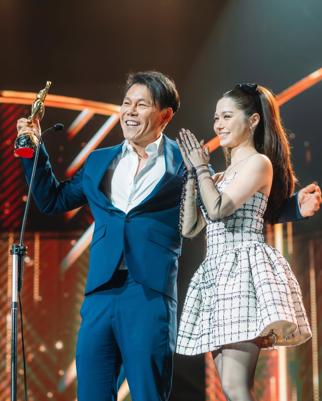 วี - วิโอเลต วอเทียร์