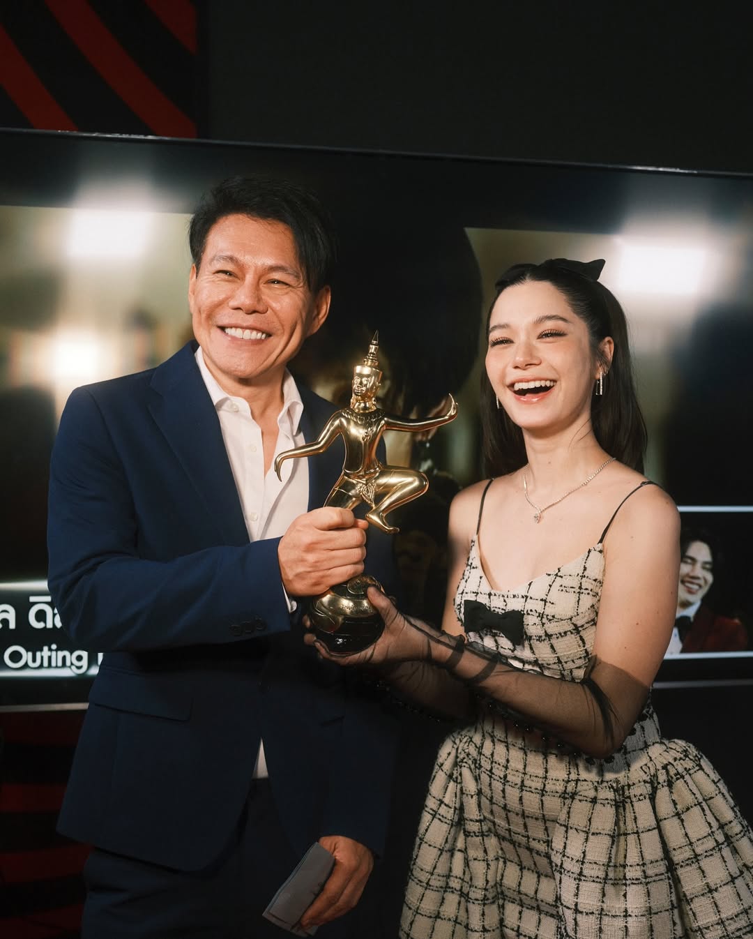 วี - วิโอเลต วอเทียร์