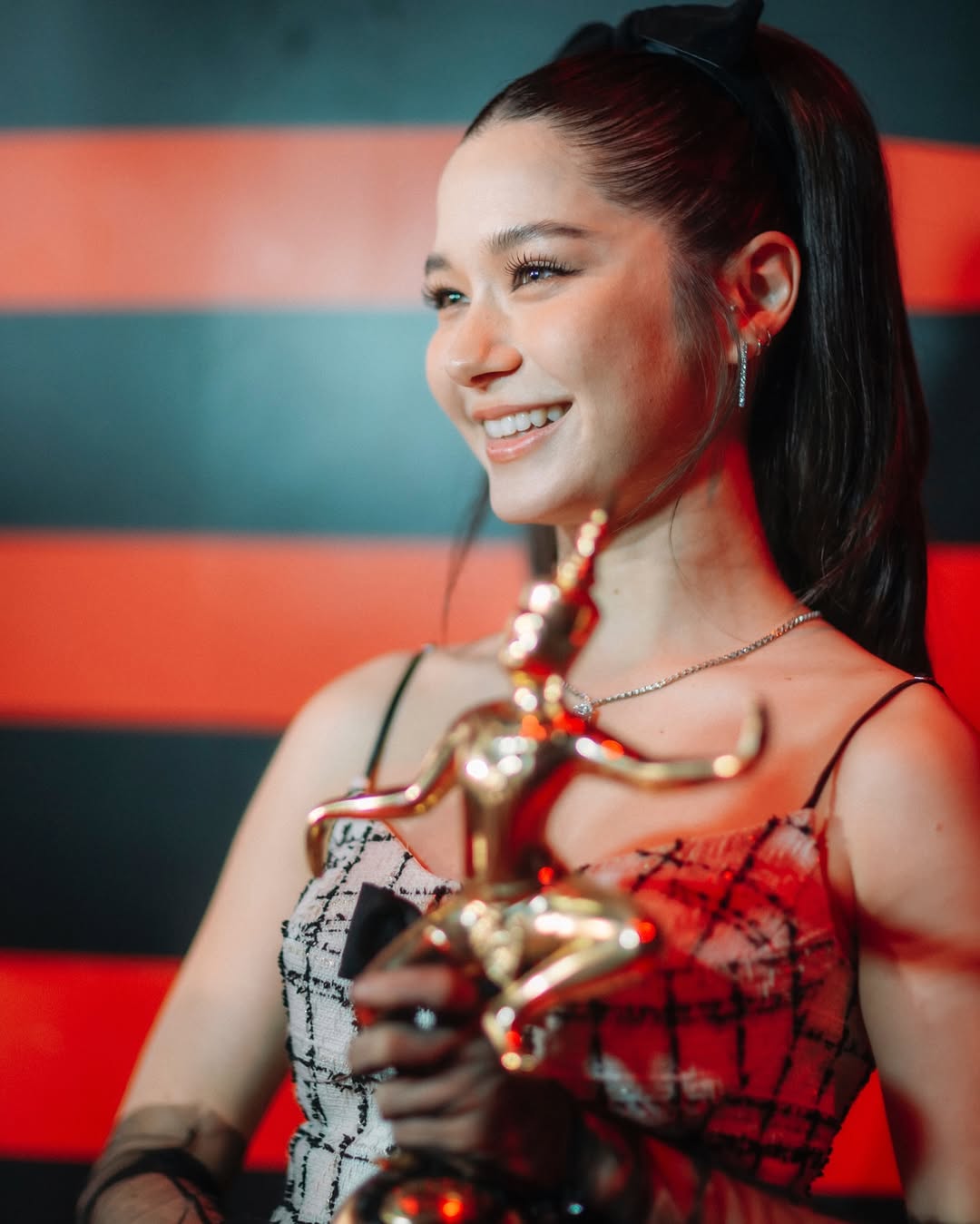 วี - วิโอเลต วอเทียร์