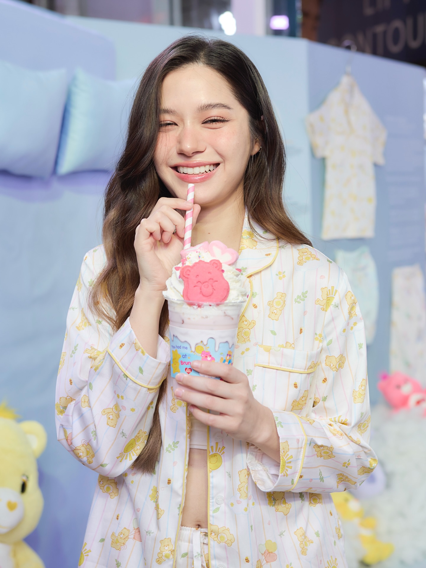 วี - วิโอเลต วอเทียร์