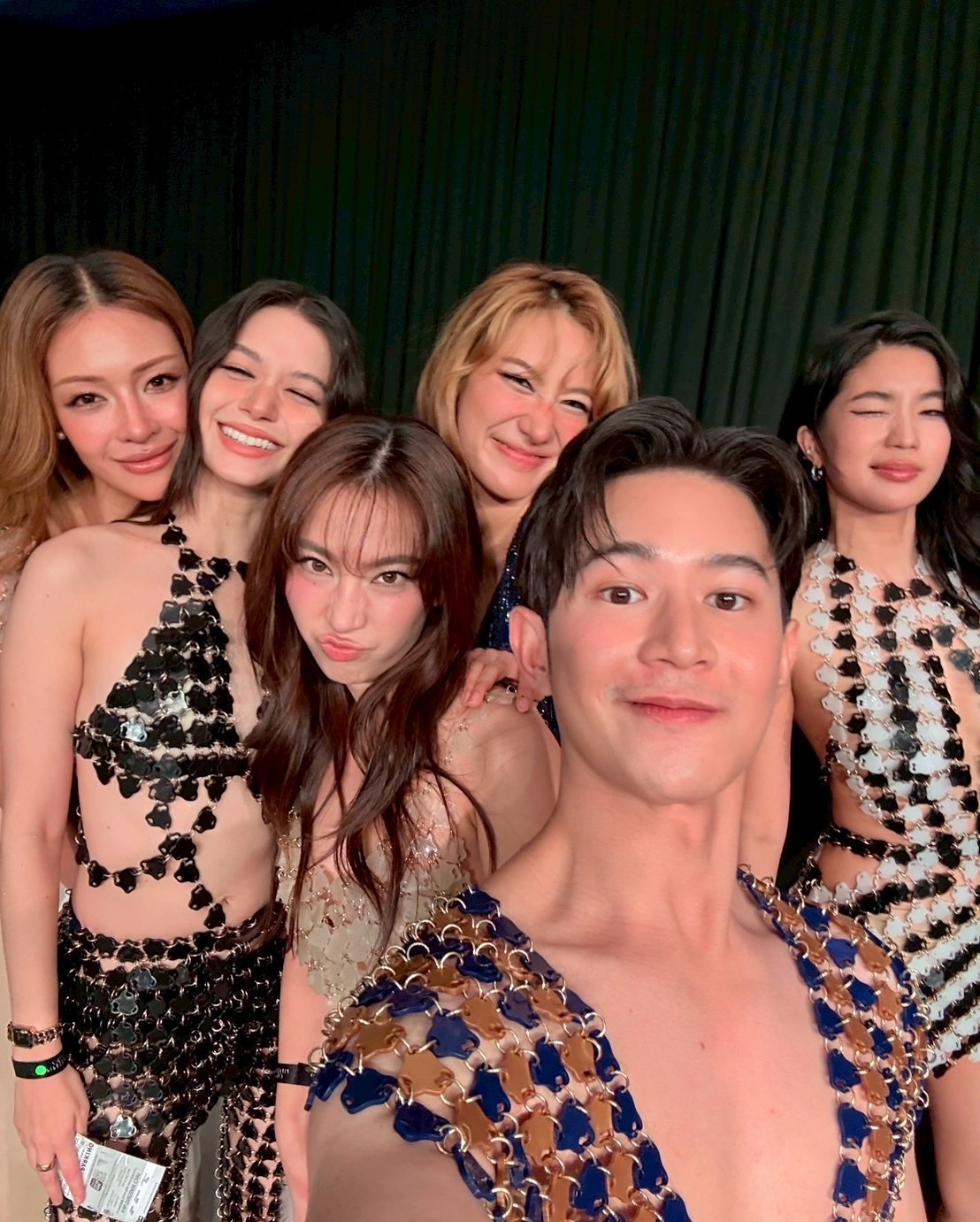 วี - วิโอเลต วอเทียร์