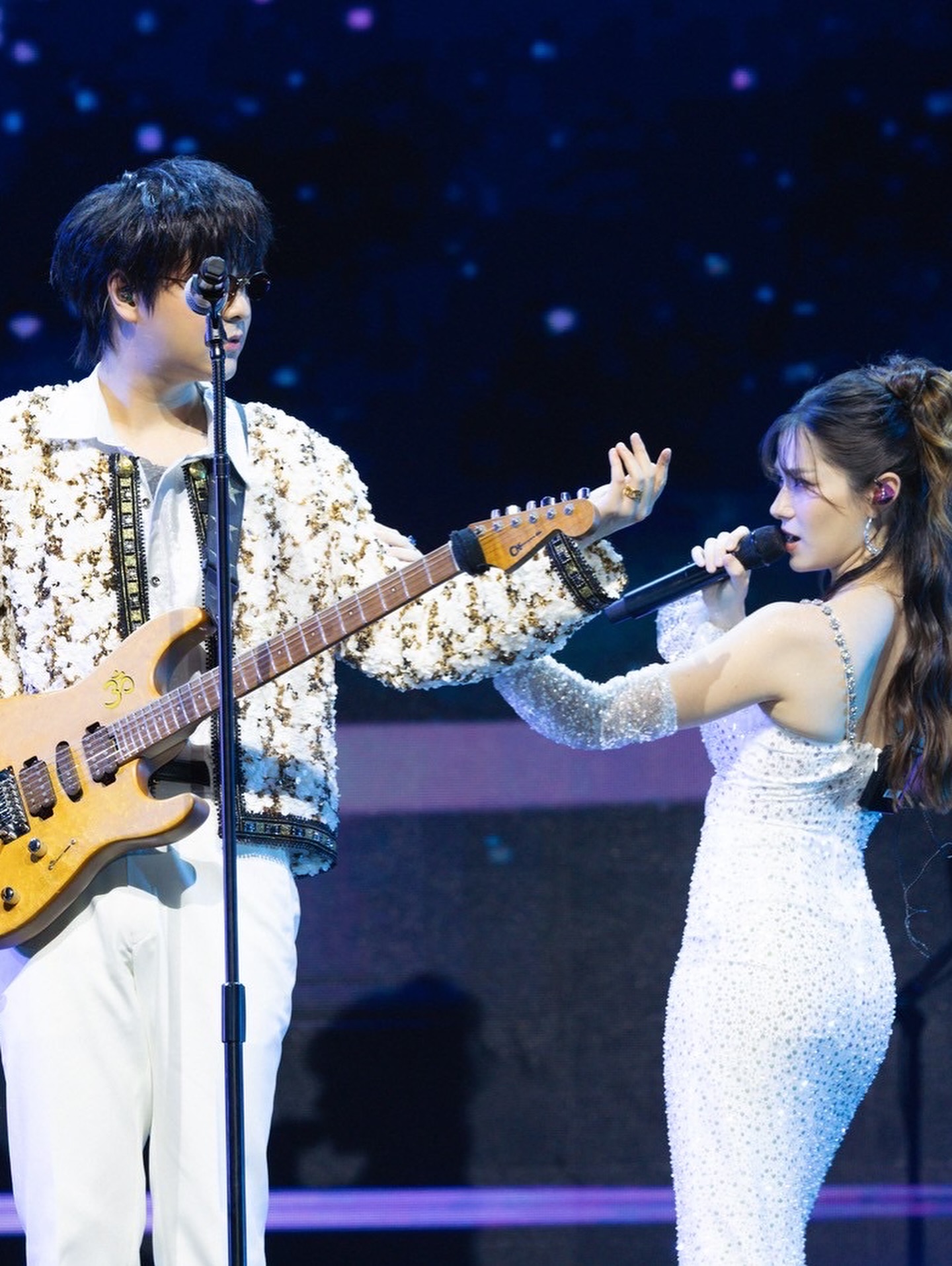 วี - วิโอเลต วอเทียร์