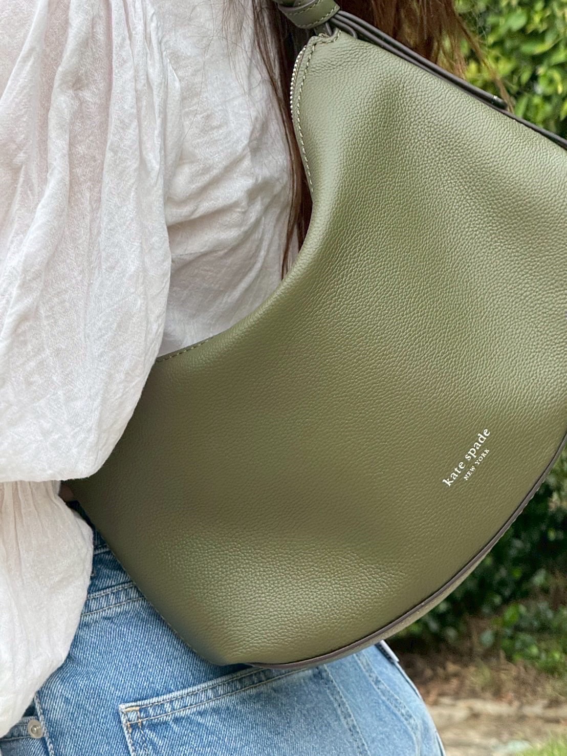 วี - วิโอเลต วอเทียร์