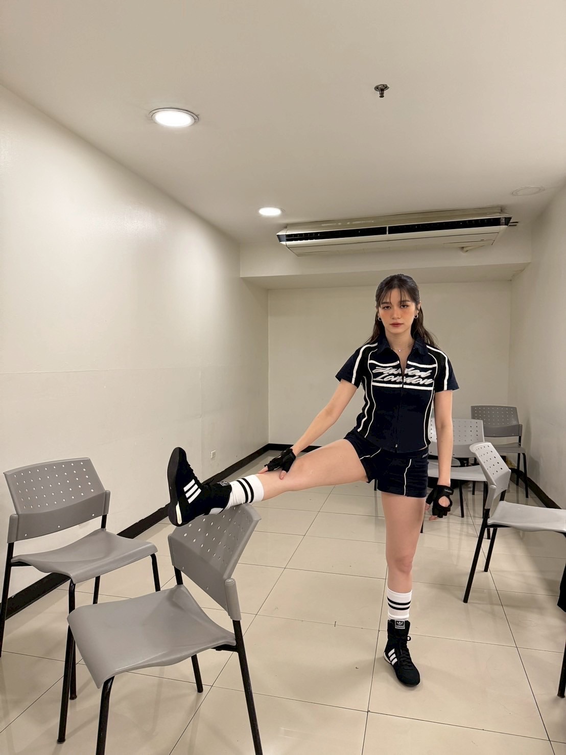 วี - วิโอเลต วอเทียร์