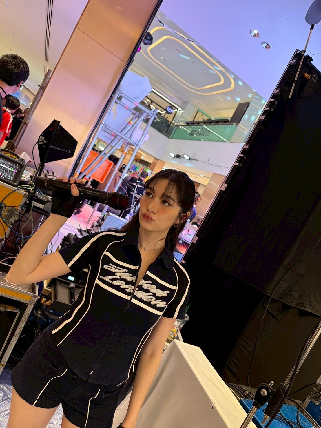 วี - วิโอเลต วอเทียร์