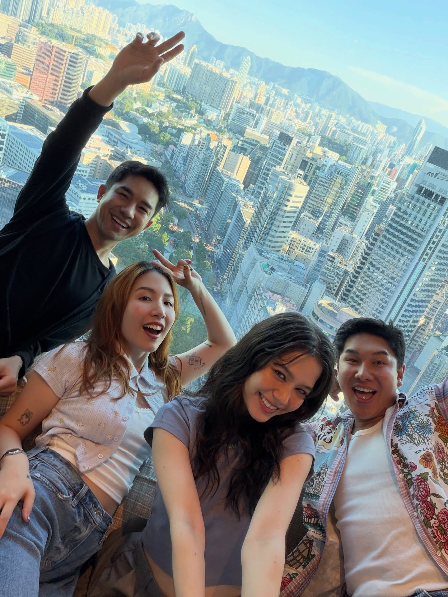 วี - วิโอเลต วอเทียร์