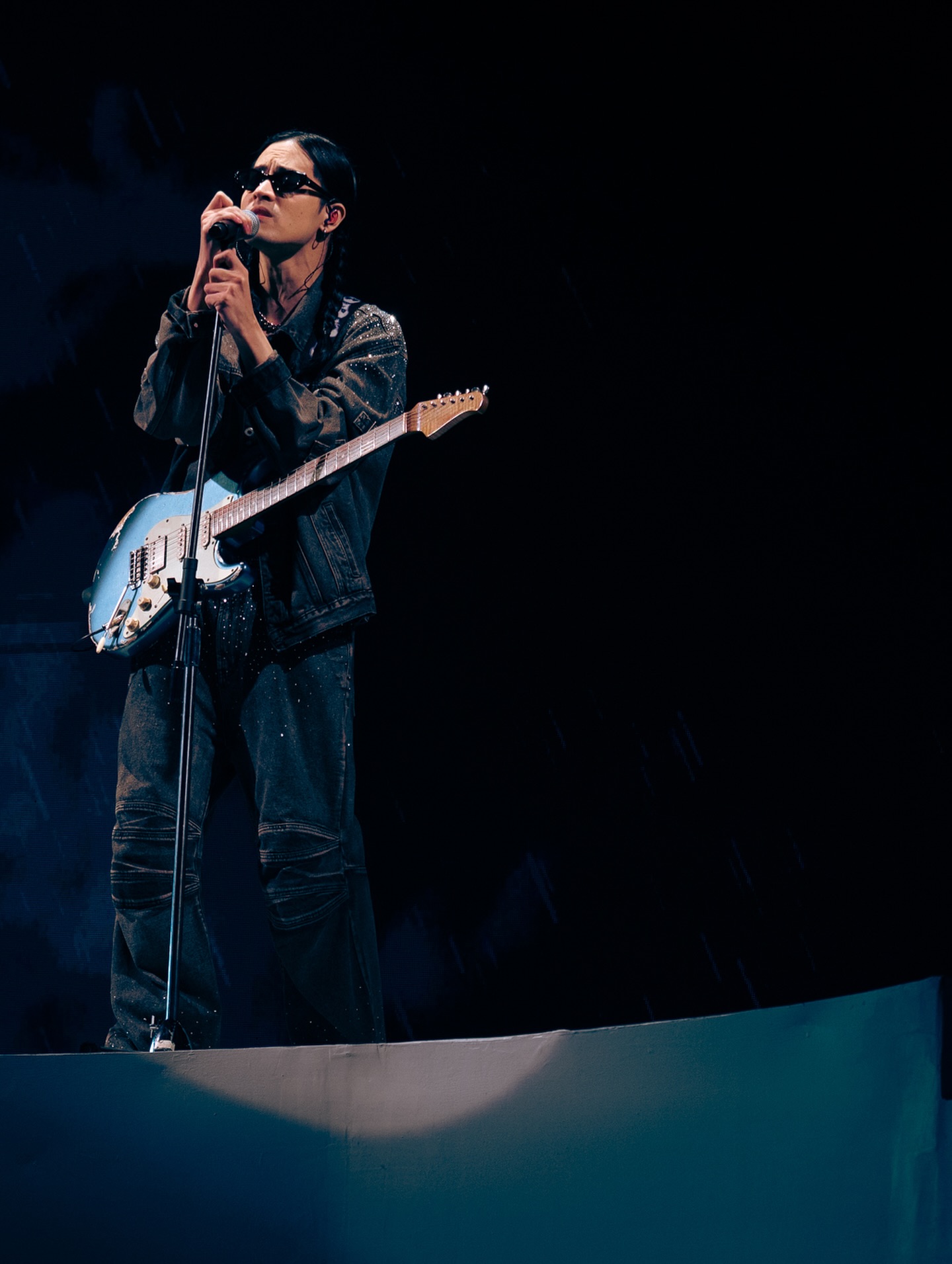 วี - วิโอเลต วอเทียร์