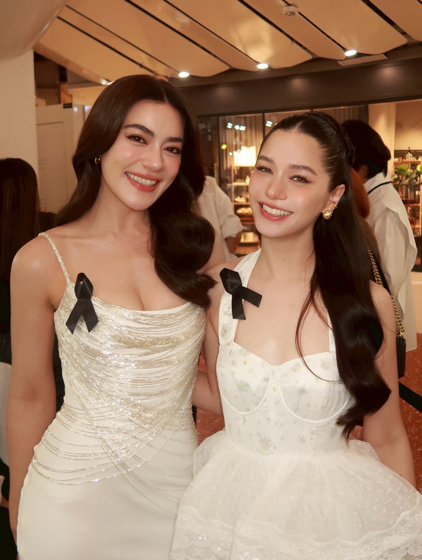 วี - วิโอเลต วอเทียร์