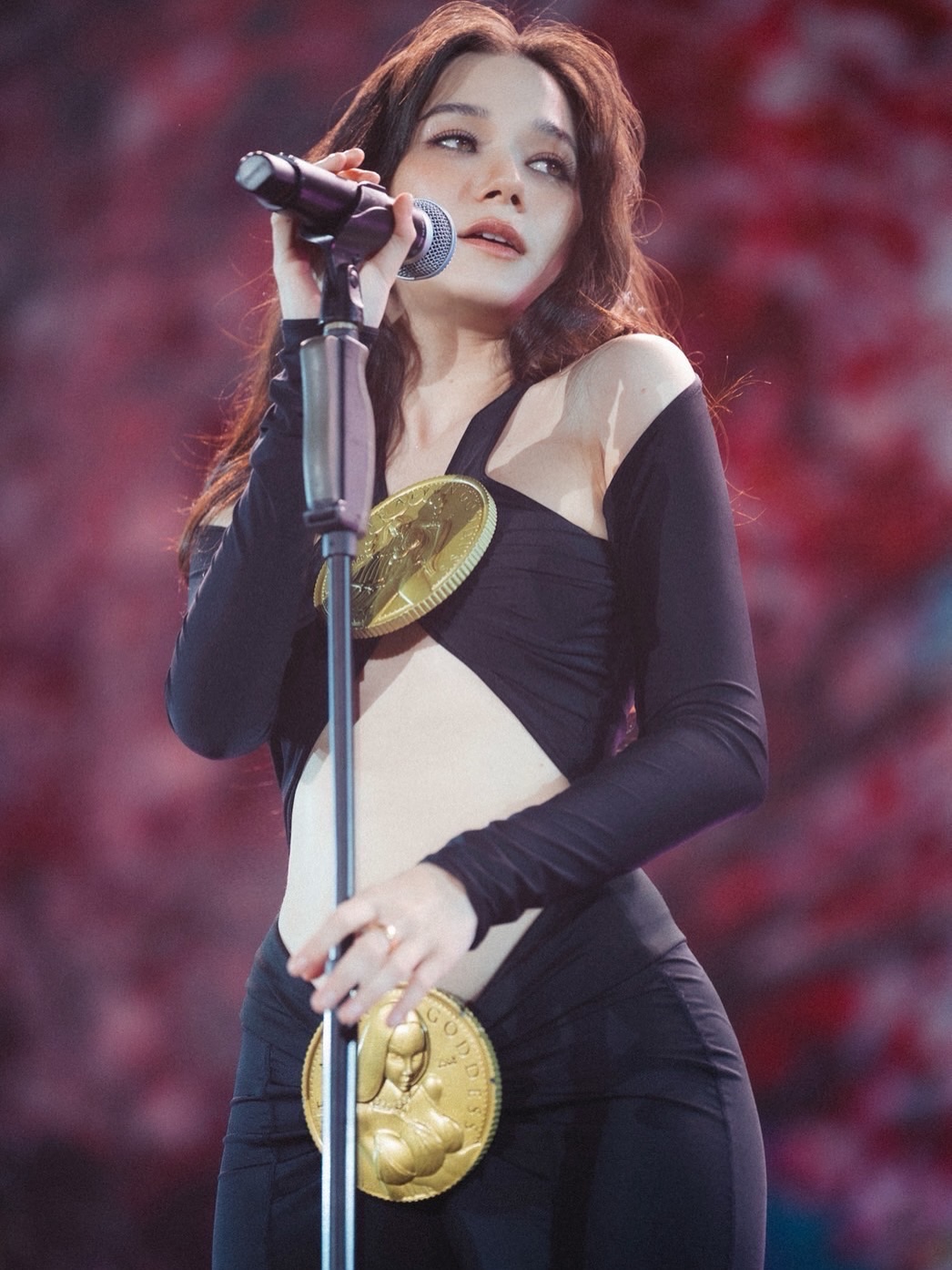 วี - วิโอเลต วอเทียร์