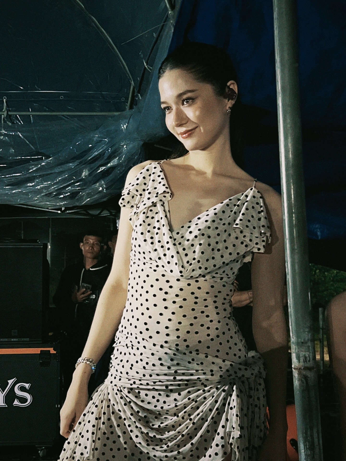 วี - วิโอเลต วอเทียร์