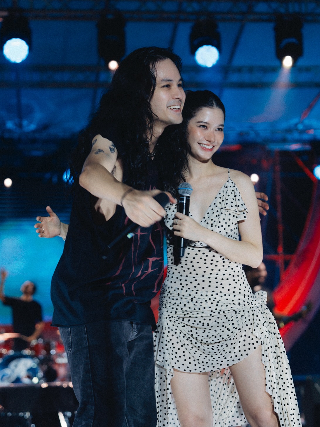 วี - วิโอเลต วอเทียร์