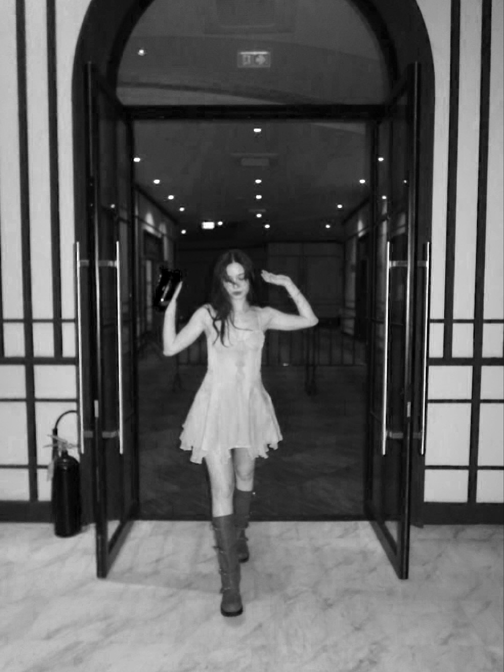 วี - วิโอเลต วอเทียร์