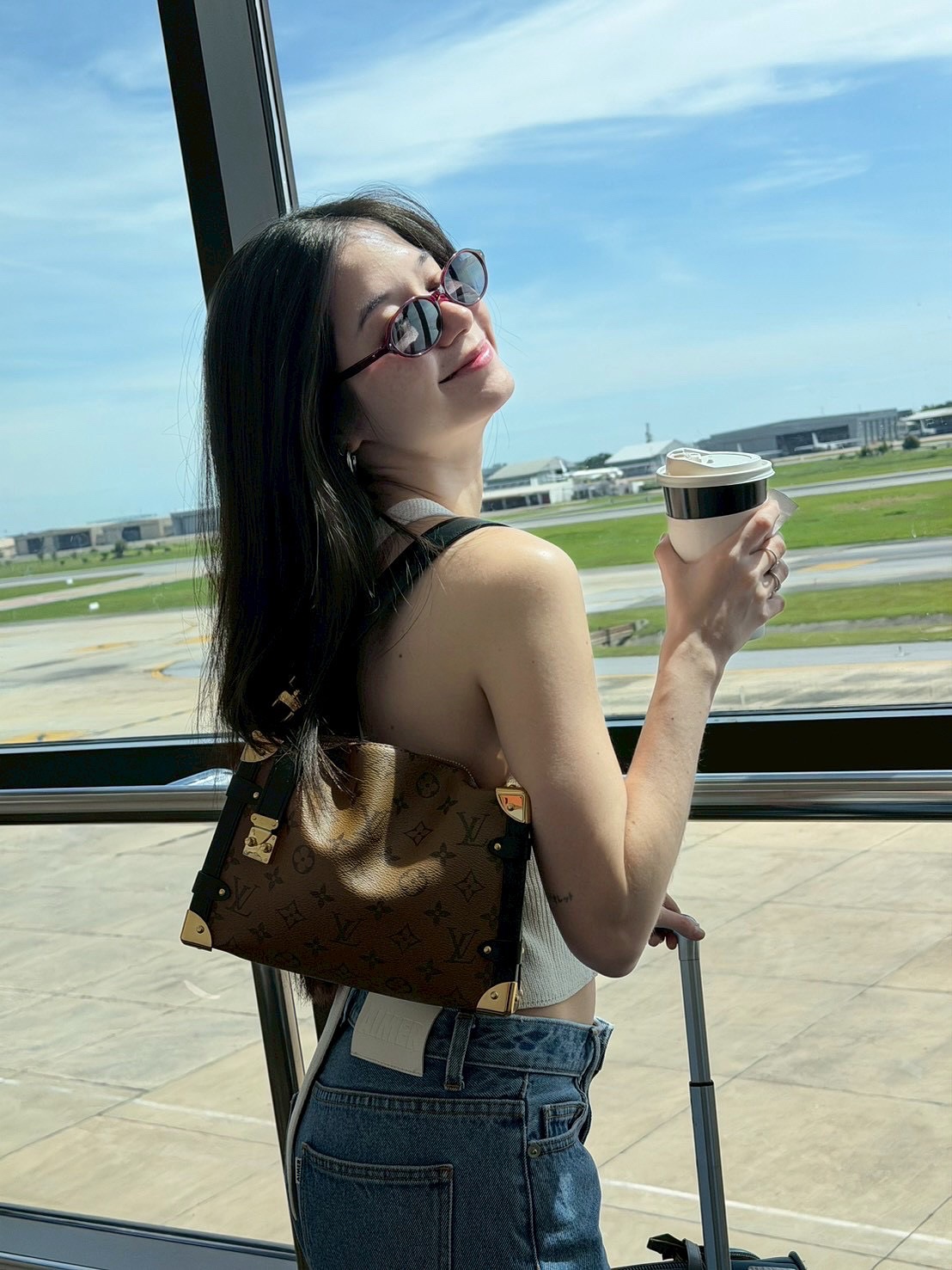 วี - วิโอเลต วอเทียร์