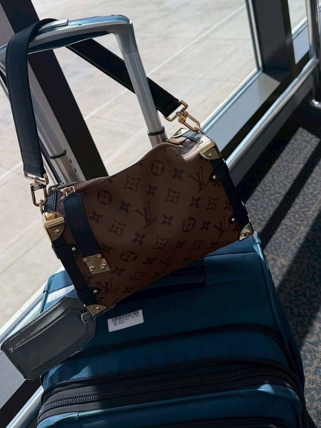 วี - วิโอเลต วอเทียร์