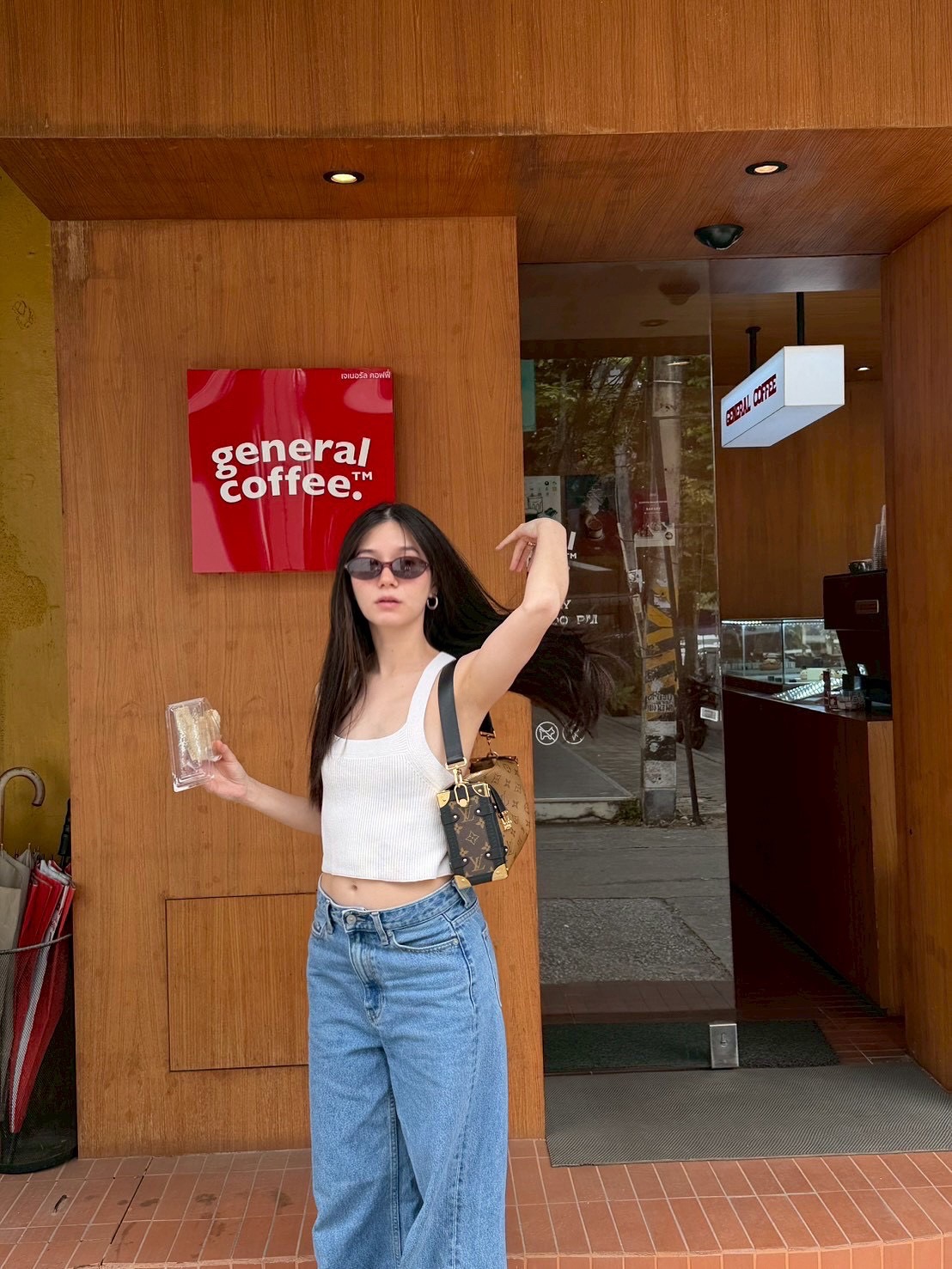 วี - วิโอเลต วอเทียร์