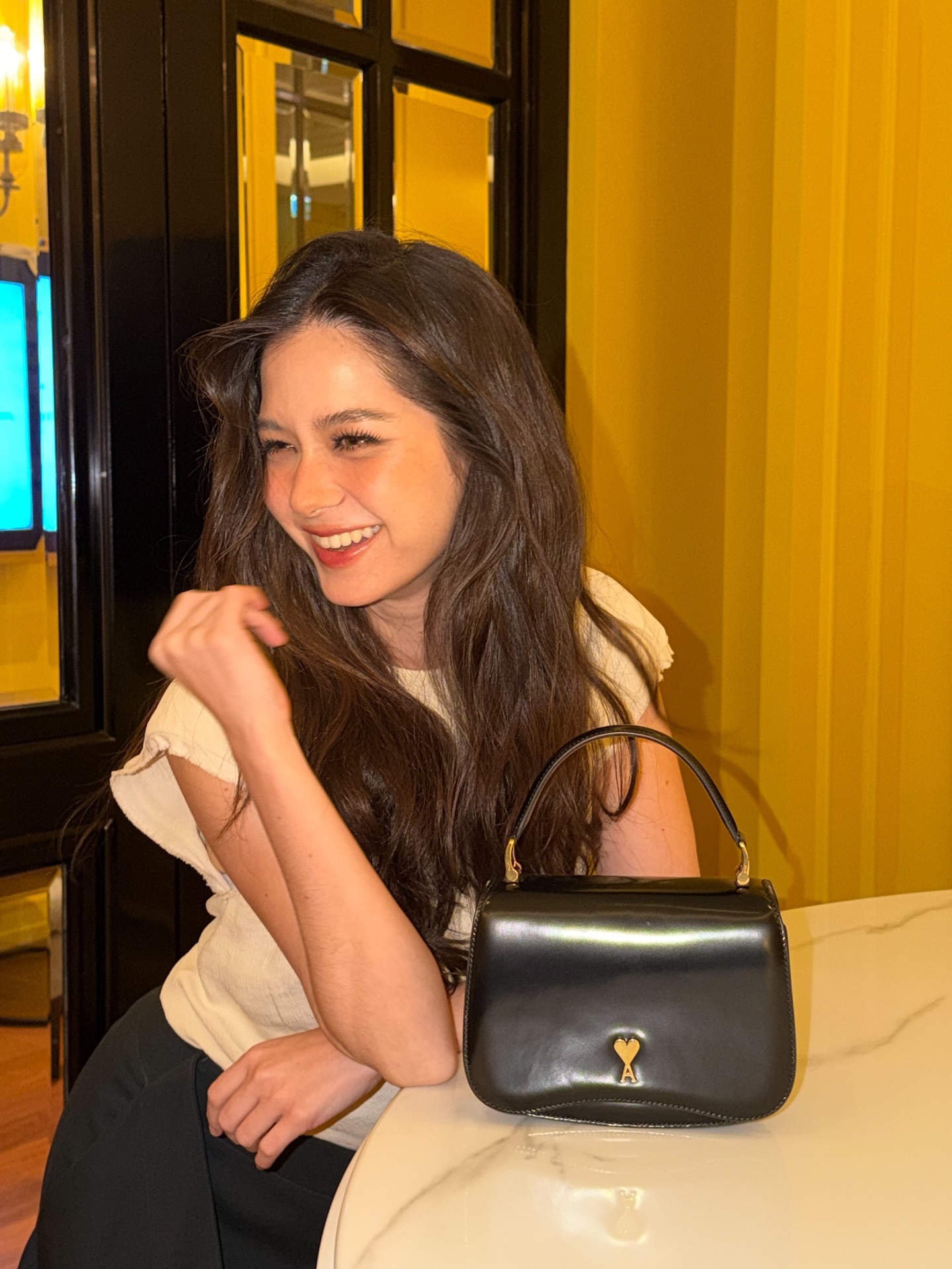 วี - วิโอเลต วอเทียร์