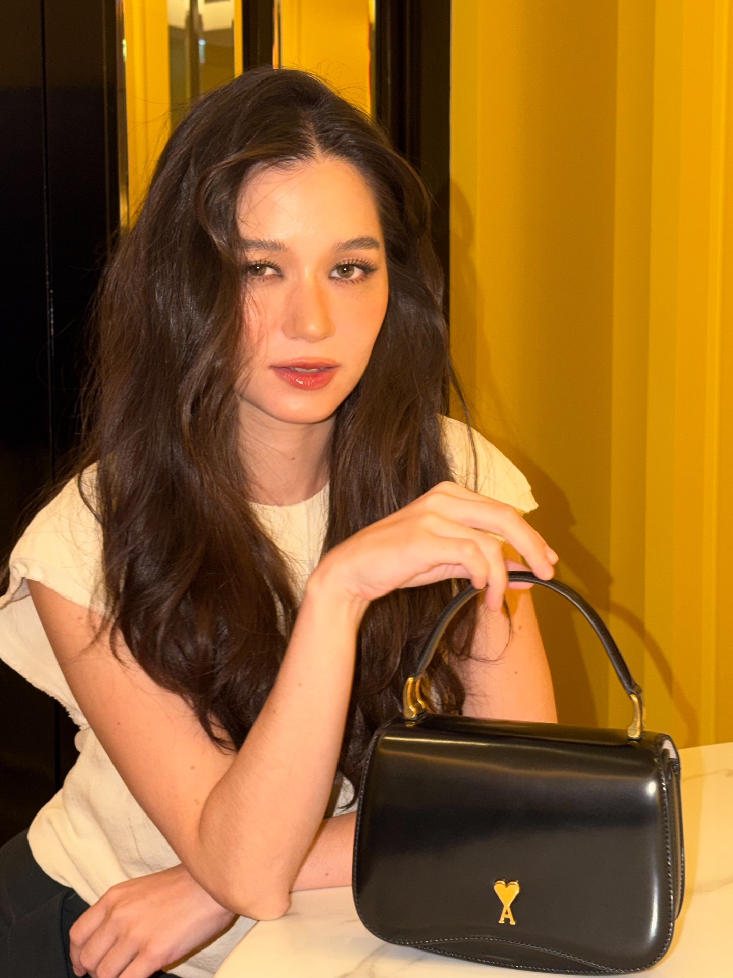 วี - วิโอเลต วอเทียร์