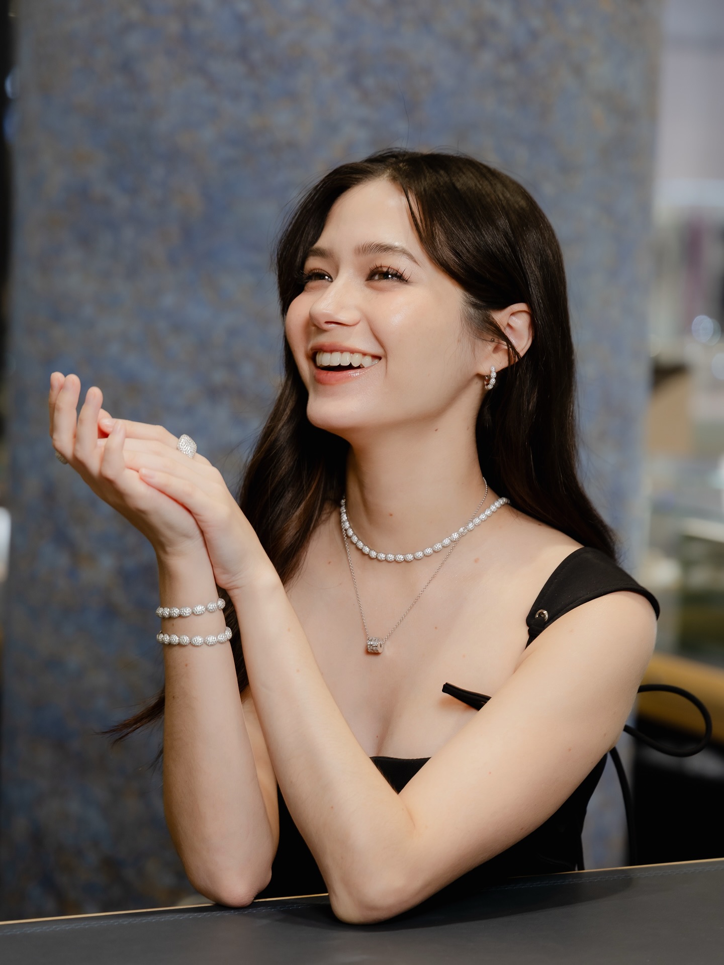 วี - วิโอเลต วอเทียร์